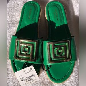 Liz Claiborne N.W.T. Green Farley Sandals Geometric Ornament LogoSize 7 Medium